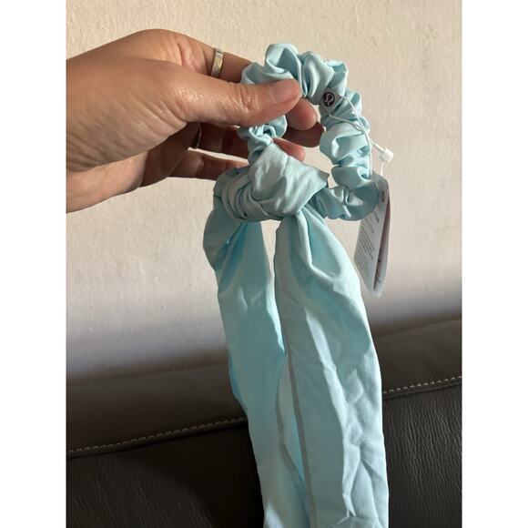 Lululemon Uplifting Scrunchie Hair Tie Long Bow Flow Green Blue - Picture 1 of 4
